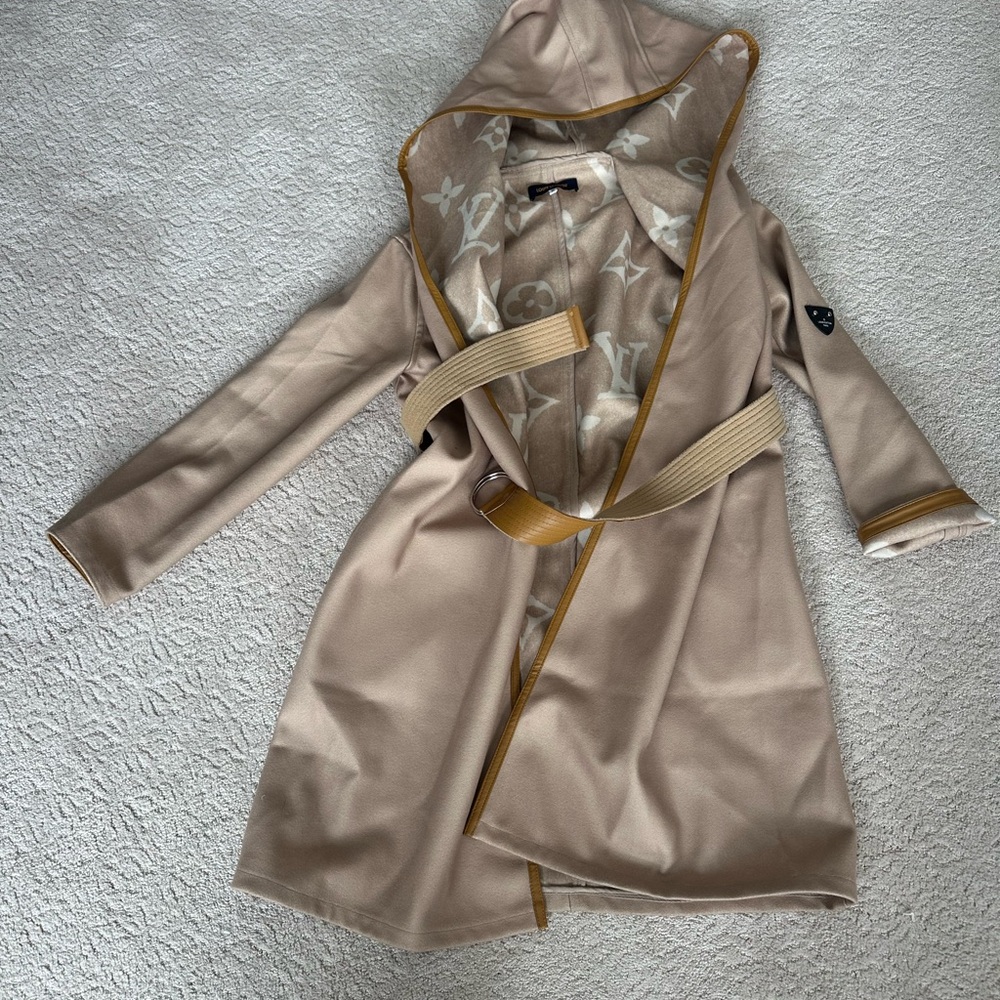 Non Auth Louie Cream and White Patterned Coat